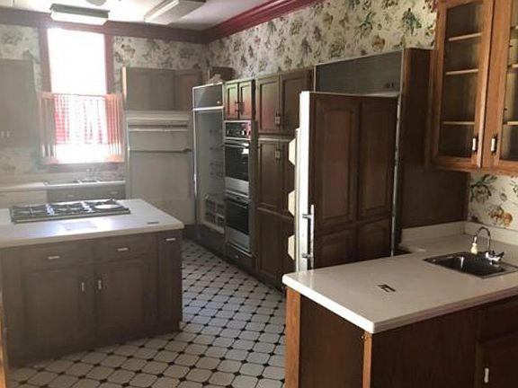 5th image of 1700 S Olive St