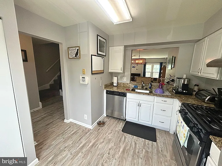 715 Acorn Ct — Photo 23