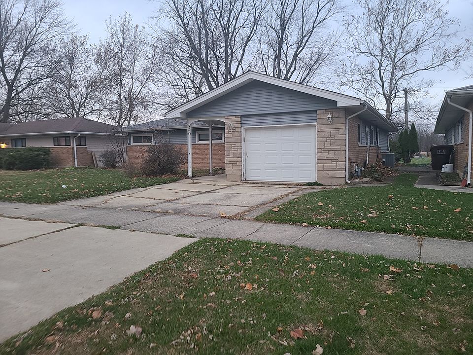 2nd image of 460 Lakewood Blvd