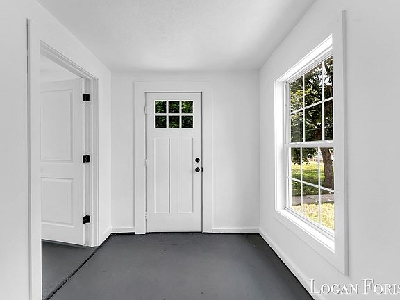 5th image of 1018 Cooper Ave SE