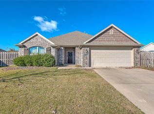 2902 S 6th St, Rogers, AR 72758