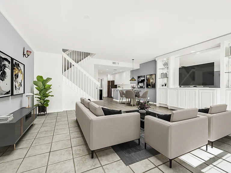 133 Wentworth Ct — Photo 4