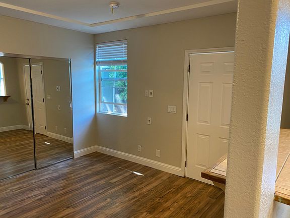5th image of 227 N Claremont Ave #1