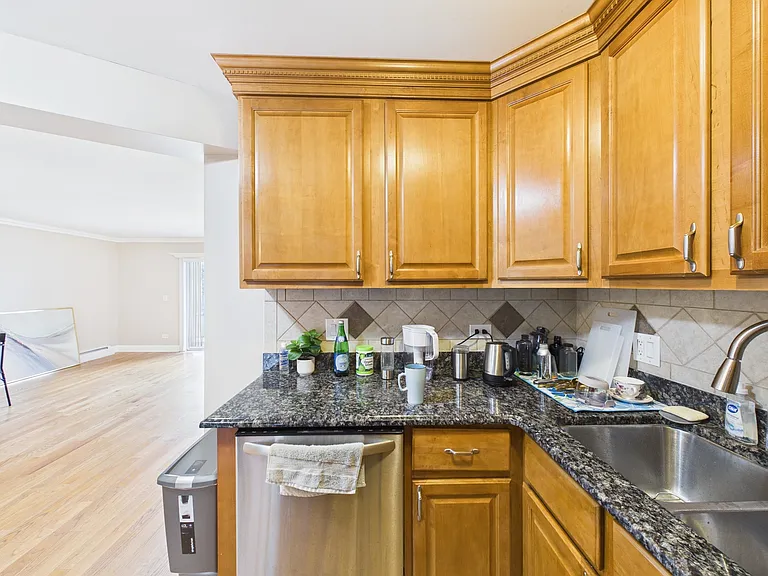 2210 S Goebbert Rd #226 — Photo 15