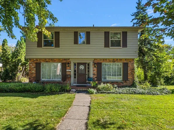 32428 Madison St, Beverly Hills, MI 48025