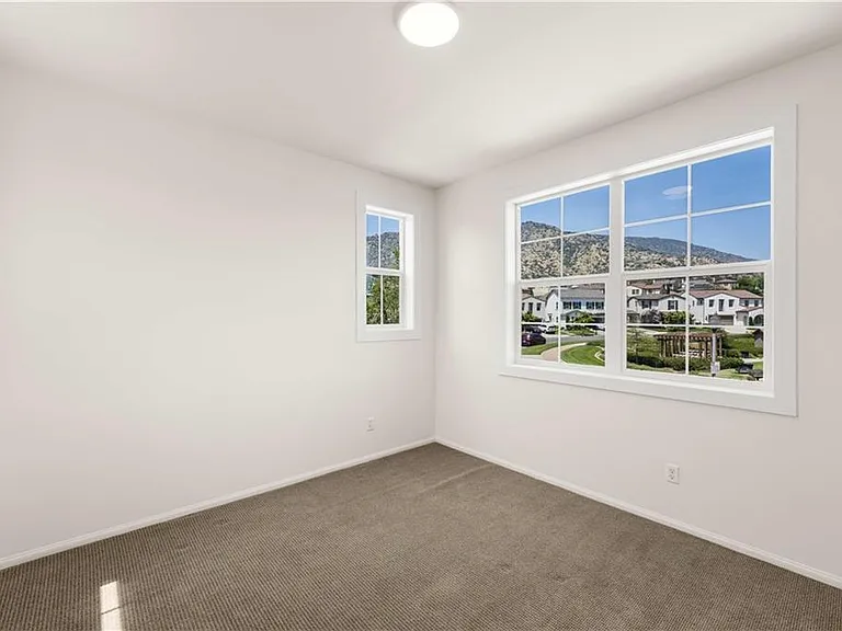 636 E Boxwood Ln — Photo 12
