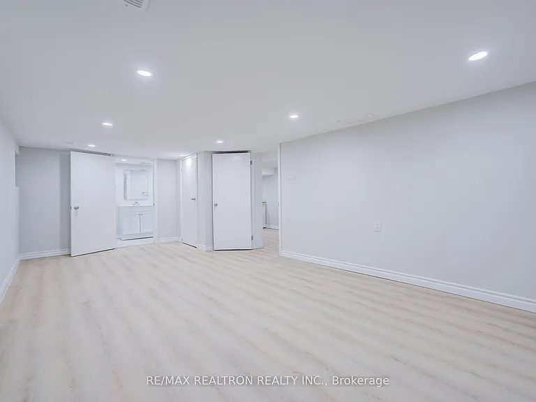 95 Roseview Ave — Photo 30