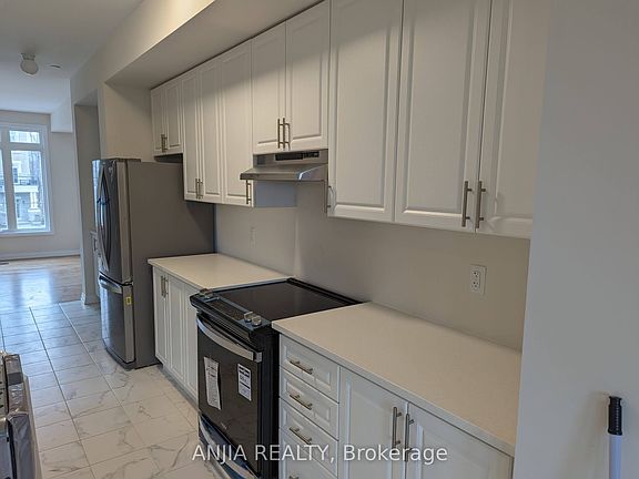 3rd image of 16 Coote Ct