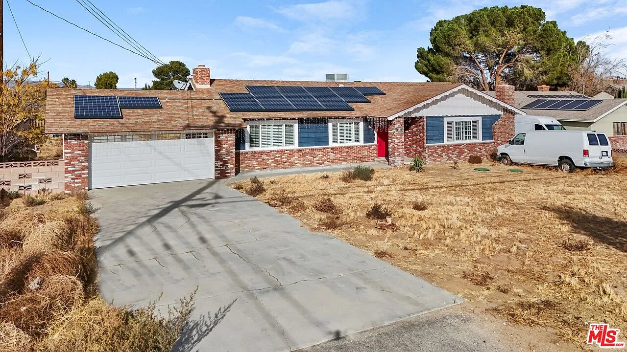 4 bed, 2.0 bath, 2226 sqft, $3,300 — Photo 2