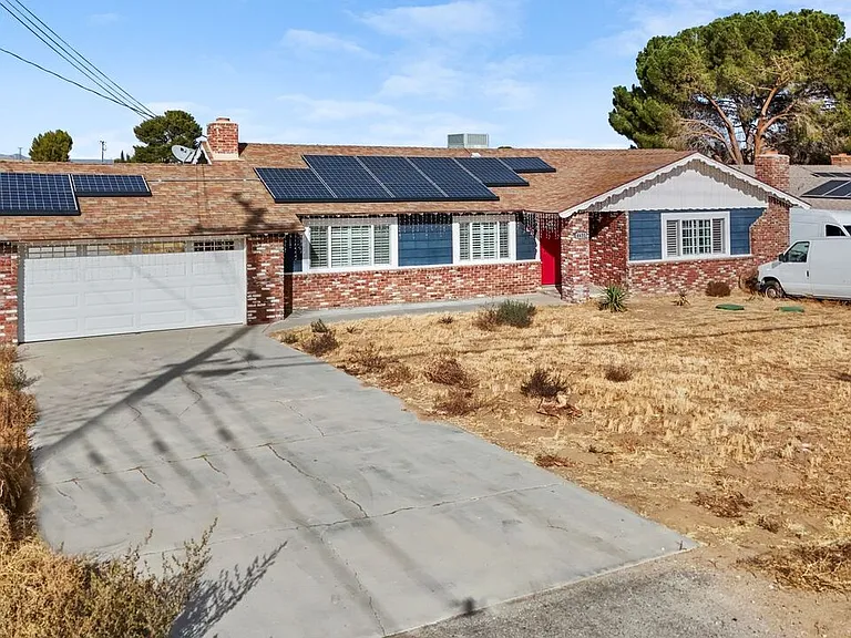 4631 W Avenue M8 — Photo 2