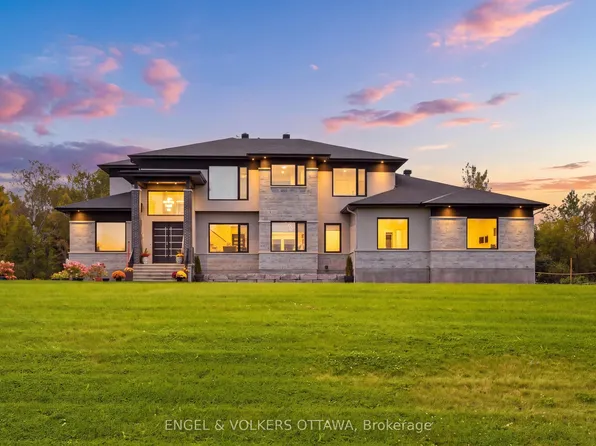 1057 Green Jacket Cres, Ottawa, ON K4P 0G6