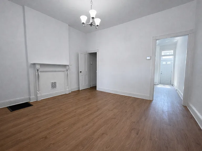 450 E Lorraine Ave — Photo 6