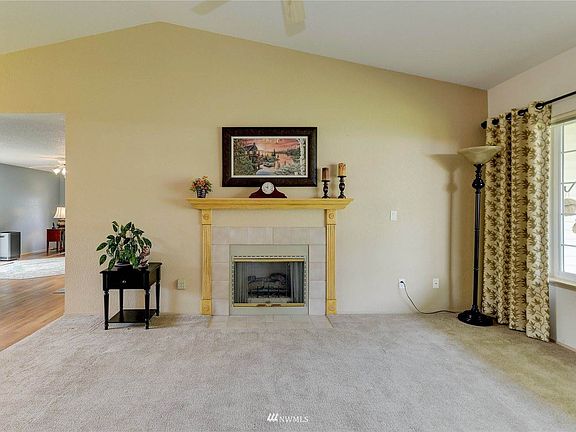 5th image of 1512 Entrada Ct NE