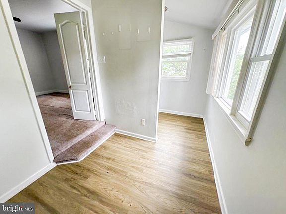 4th image of 439 Pine Ave