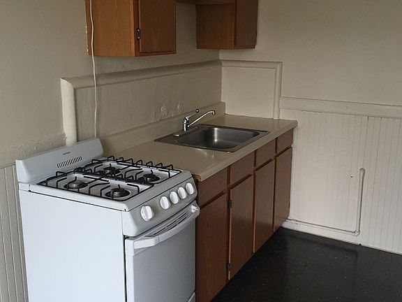 3rd image of 1651 Market St APT 211