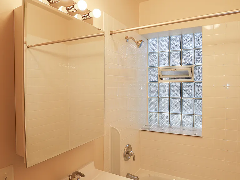 2958 N Seeley Ave #3 — Photo 5