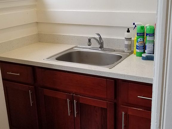 4th image of 1101 Oak St APT 8
