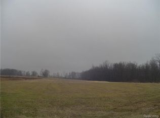 10939 Salwood Dr, Fowlerville, MI 48836