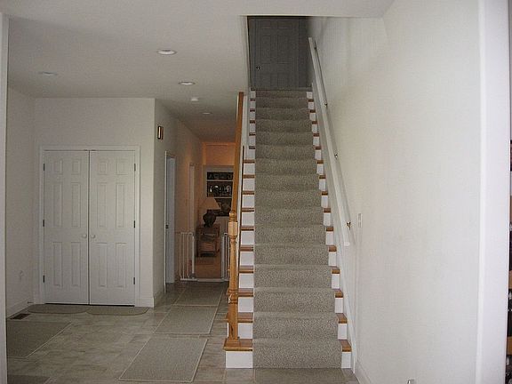 Foyer/Stairs to 2nd floor