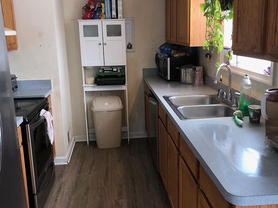 2nd image of 112 Thoreau Dr