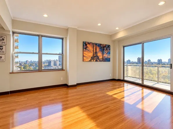 3015 Brighton 6 St #10C, Brooklyn, NY 11235