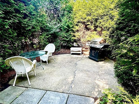 3rd image of 3452 Lynnfield Rd