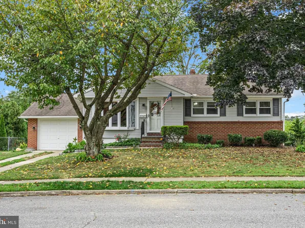 3760 Ridgewood Ln, Brookhaven, PA 19015