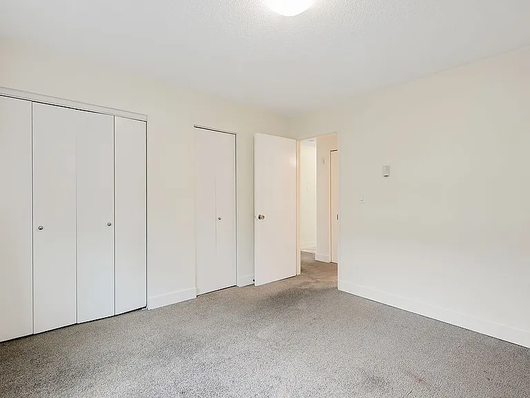 2230 Cadboro Bay Rd — Photo 27