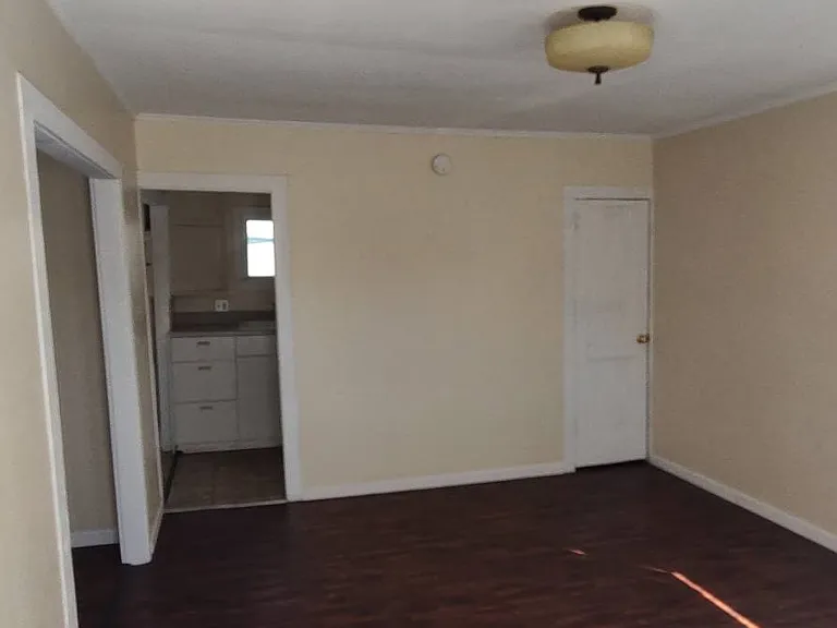 1251 W Grand Ave — Photo 3