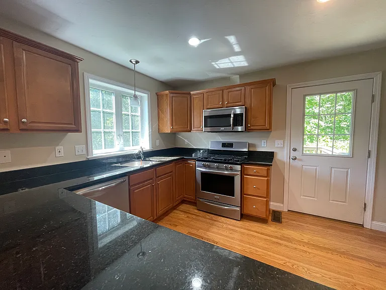 857 Temple St #D1 — Photo 2