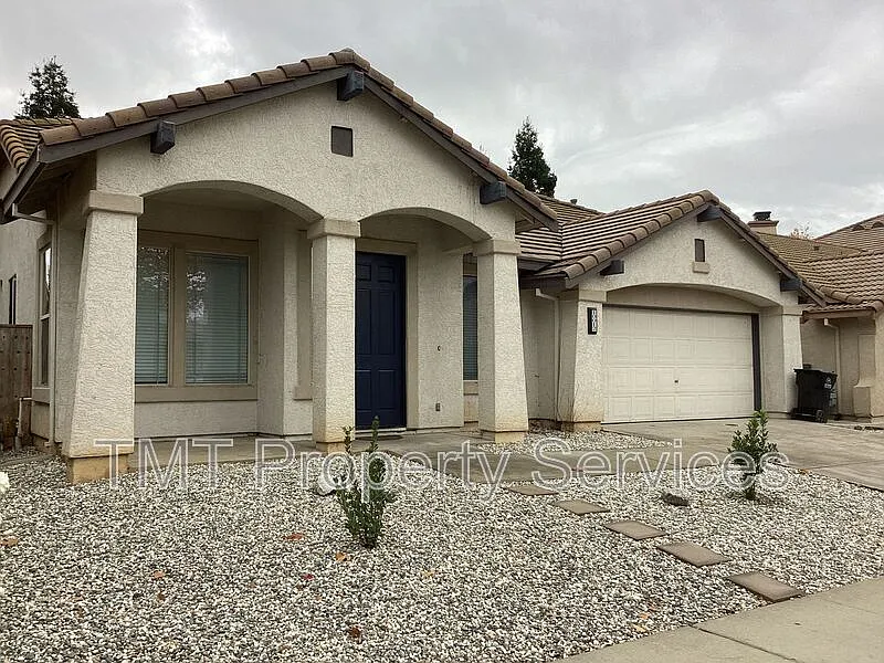 4 bed, 2.0 bath, 1777 sqft, $2,985 — Photo 1