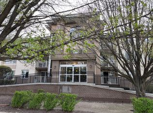 10700 S Washington St APT 301, Oak Lawn, IL 60453