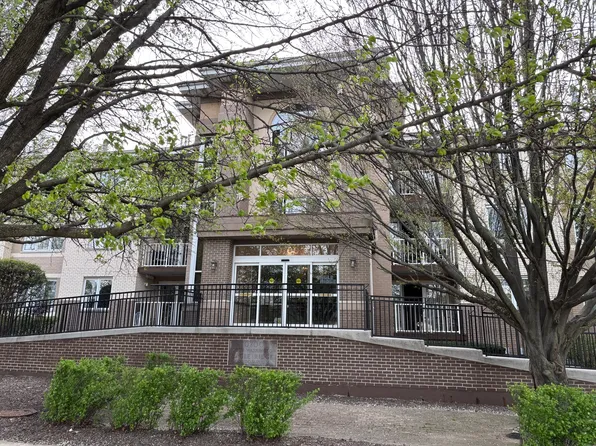 10700 S Washington St APT 301, Oak Lawn, IL 60453