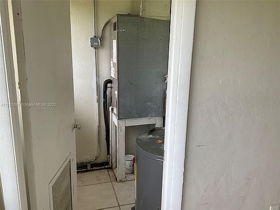 4th image of 1420 NE 171st St APT 2