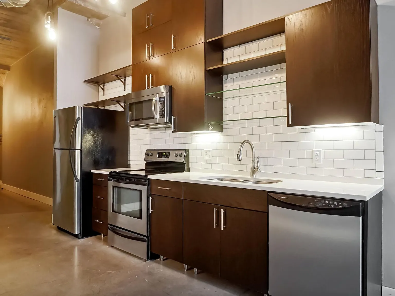 1 bed, 1.0 bath, 854 sqft, $1,900 — Photo 4
