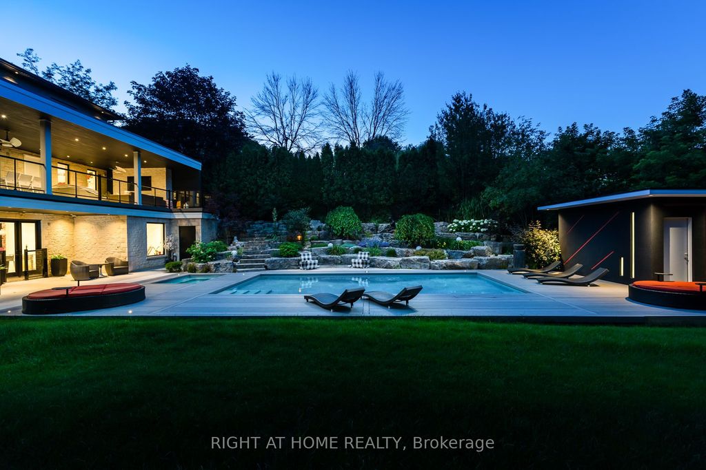 1305 Royal York Rd, Toronto, ON - View 3