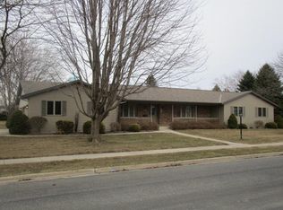 208 S 4th St, Cedar Grove, WI 53013