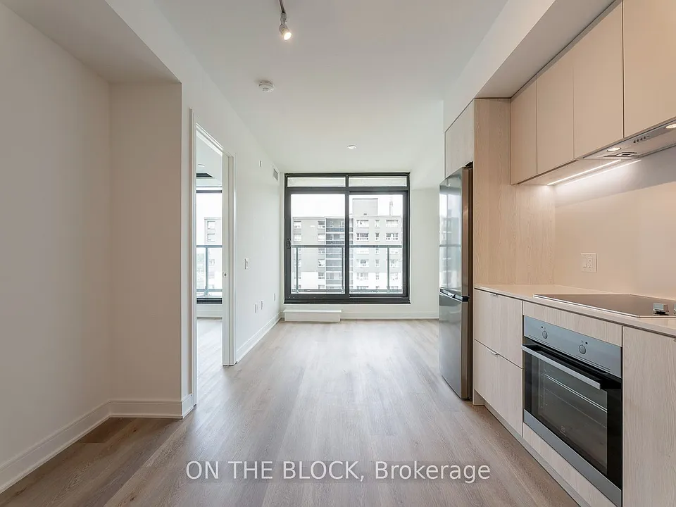 86 Dundas St E #807