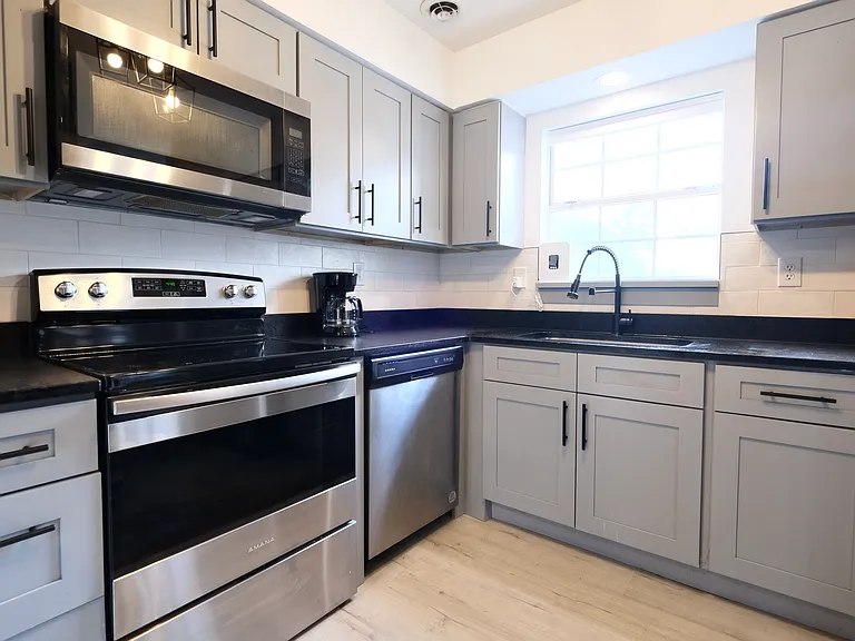 104 Greenland Ct — Photo 10