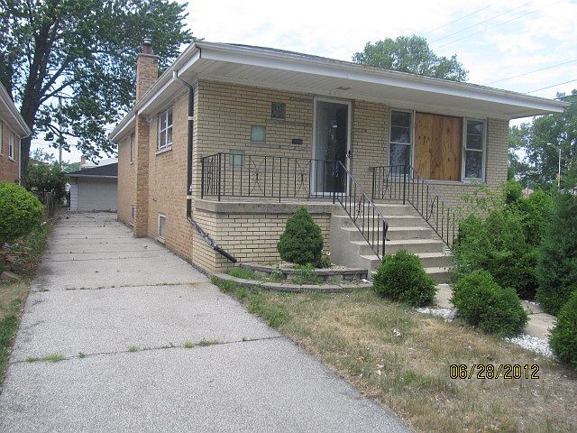 1st image of 490 Manistee Ave
