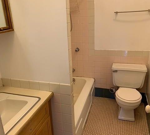 5th image of 2238 N Lincoln Ave