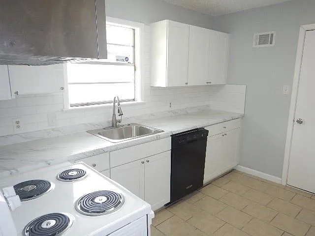340 Woodmont St — Photo 4