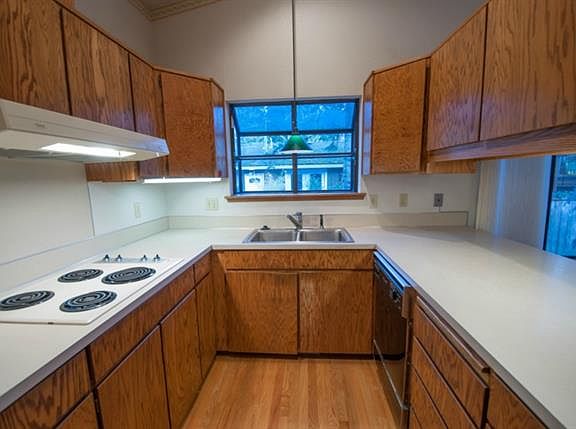 5th image of 3915 Hillview Ct NW