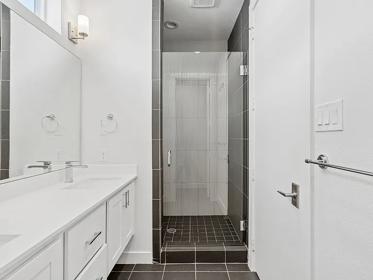 1518 N Carroll Ave — Photo 26