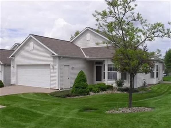 317 Village Dr #26, Seven Hills, OH 44131
