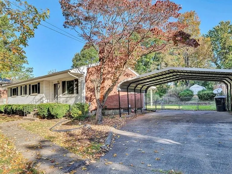 3260 Rasmont Rd — Photo 2