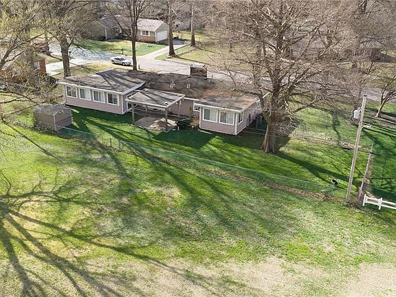 3rd image of 139 Woodland Rd