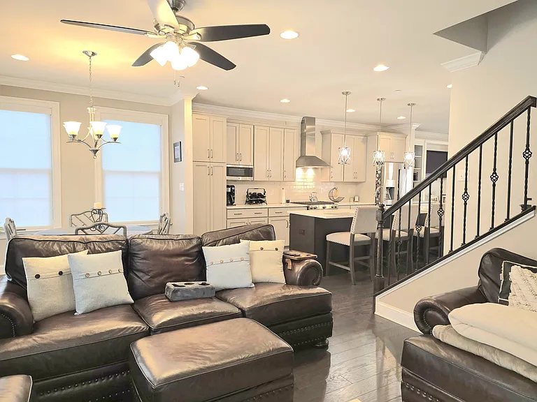 226 Valerie Ln — Photo 3