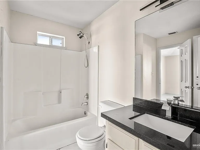 1802 Oasis Ave #202 — Photo 9