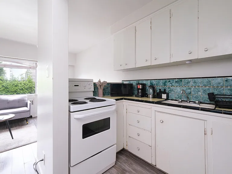 1540 Haro St #101 — Photo 12